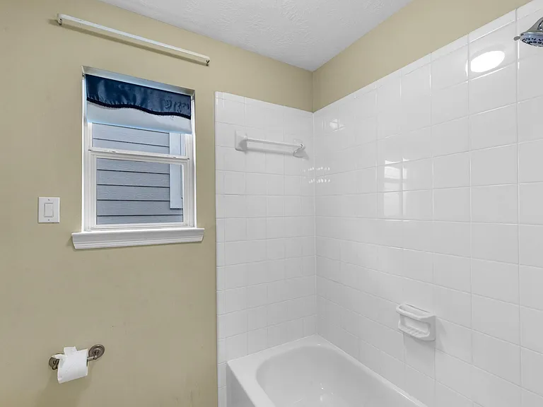 5228 Larkin St — Photo 25