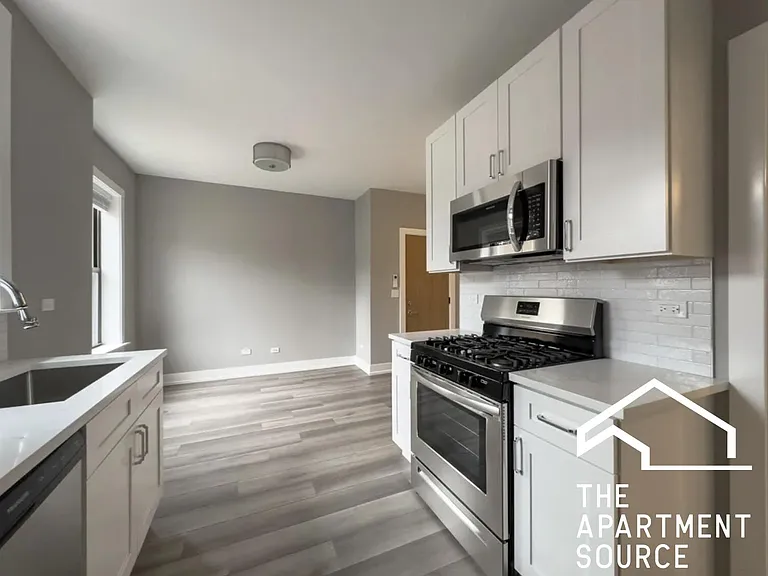 3929 N Janssen Ave #E1 — Photo 2