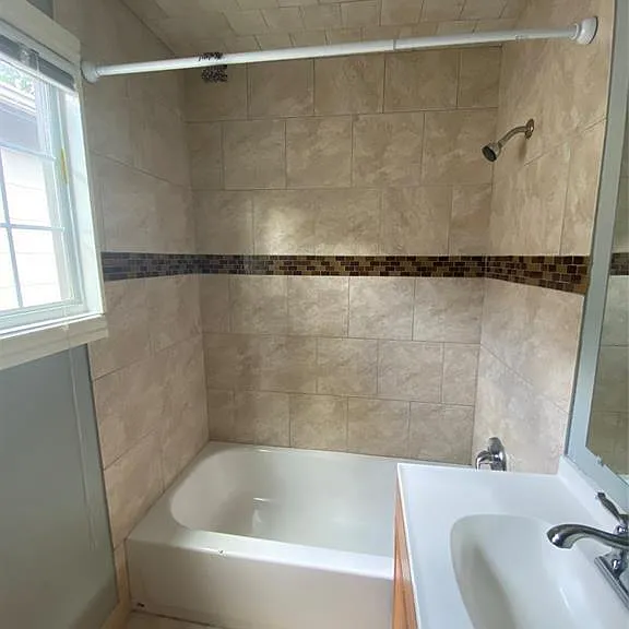 911 Byrne St #7 — Photo 5