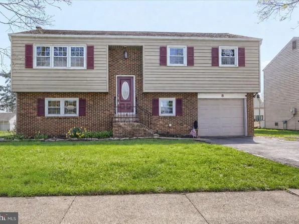 8 Edgewood Dr, Mechanicsburg, PA 17055