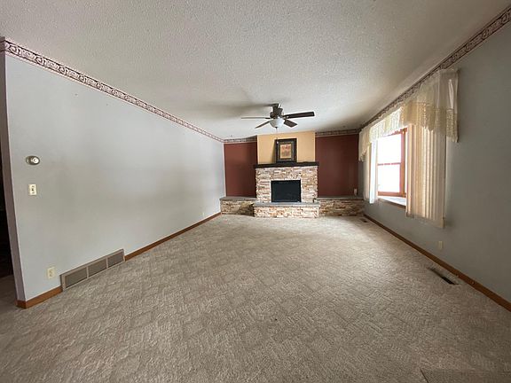 2nd image of 1910 Willow Ave
