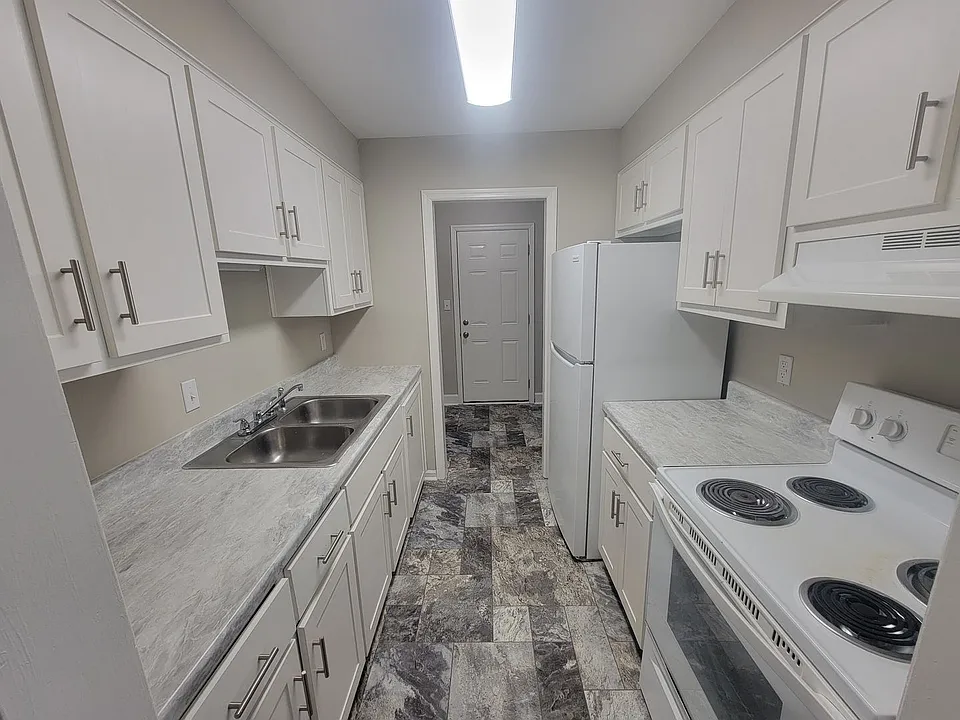 1546 Hamilton Dr #202