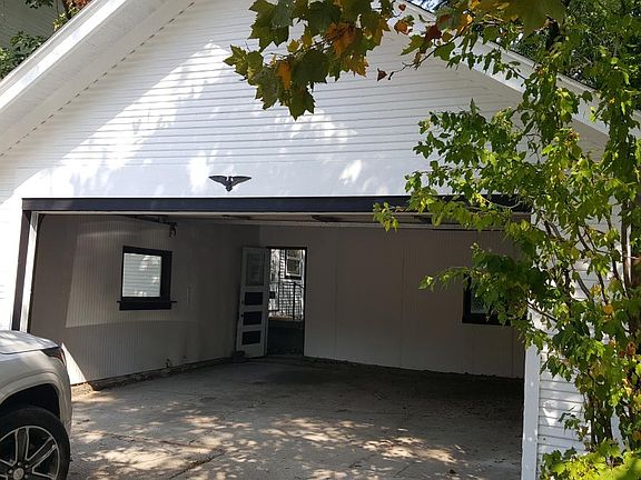 4th image of 222 Diamond Ave SE Floor 1