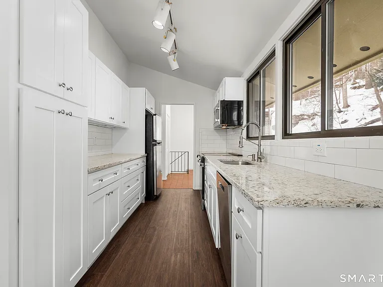 304 Olmstead Hill Rd — Photo 9