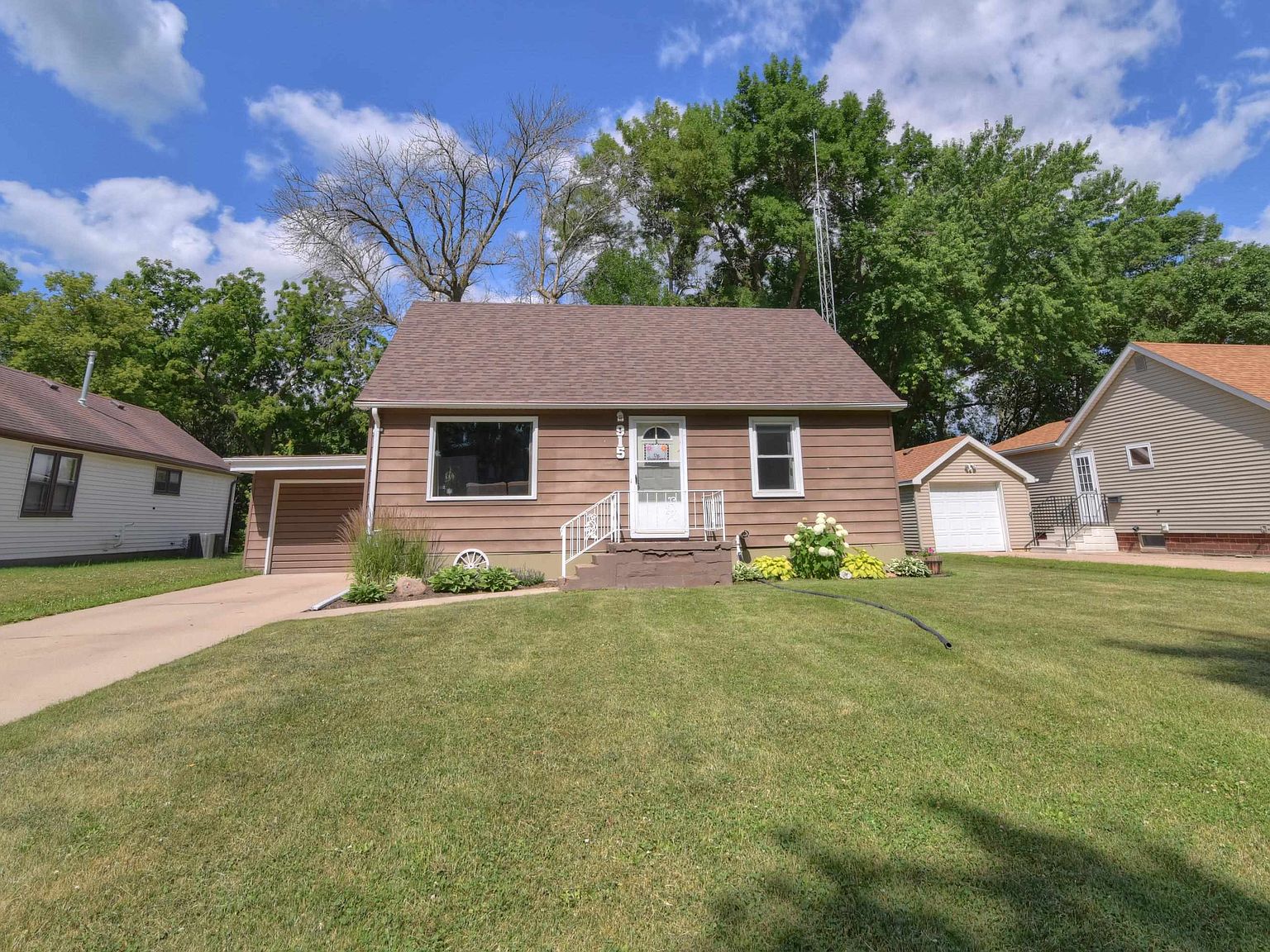915 N 12th St, Estherville, IA 51334 Zillow