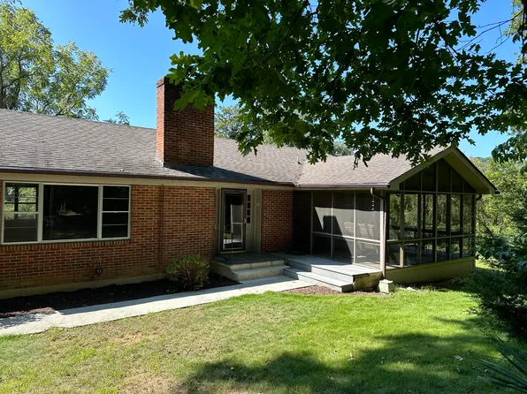 5220 Lipps Rd, Roanoke, VA 24018