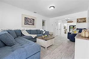 4328 SW 9th Ter — Photo 7