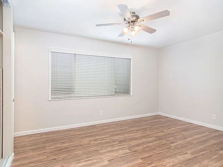 1502 Scott St — Photo 4