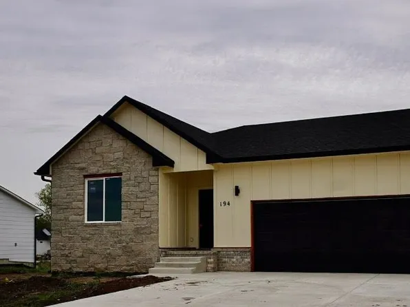 194 S Sycamore Dr, Valley Center, KS 67147