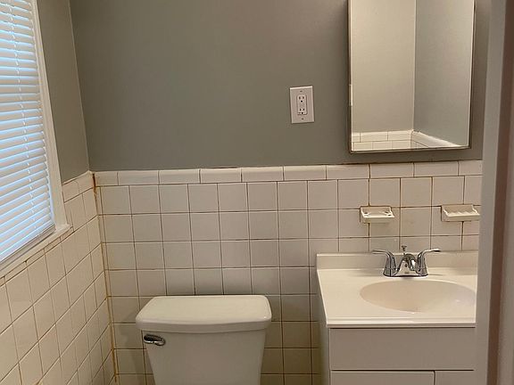 2nd image of 1408 Lehr Dr