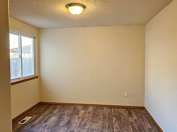 Downstairs bedroom (1)