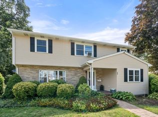 90 Crickett Rd, Brockton, MA 02301