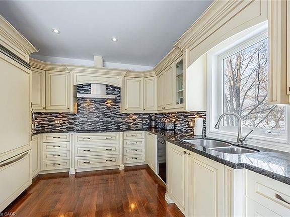 4th image of 514 Fishers Glen Rd