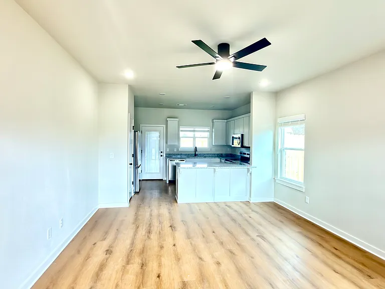 510 Cosmos St — Photo 8