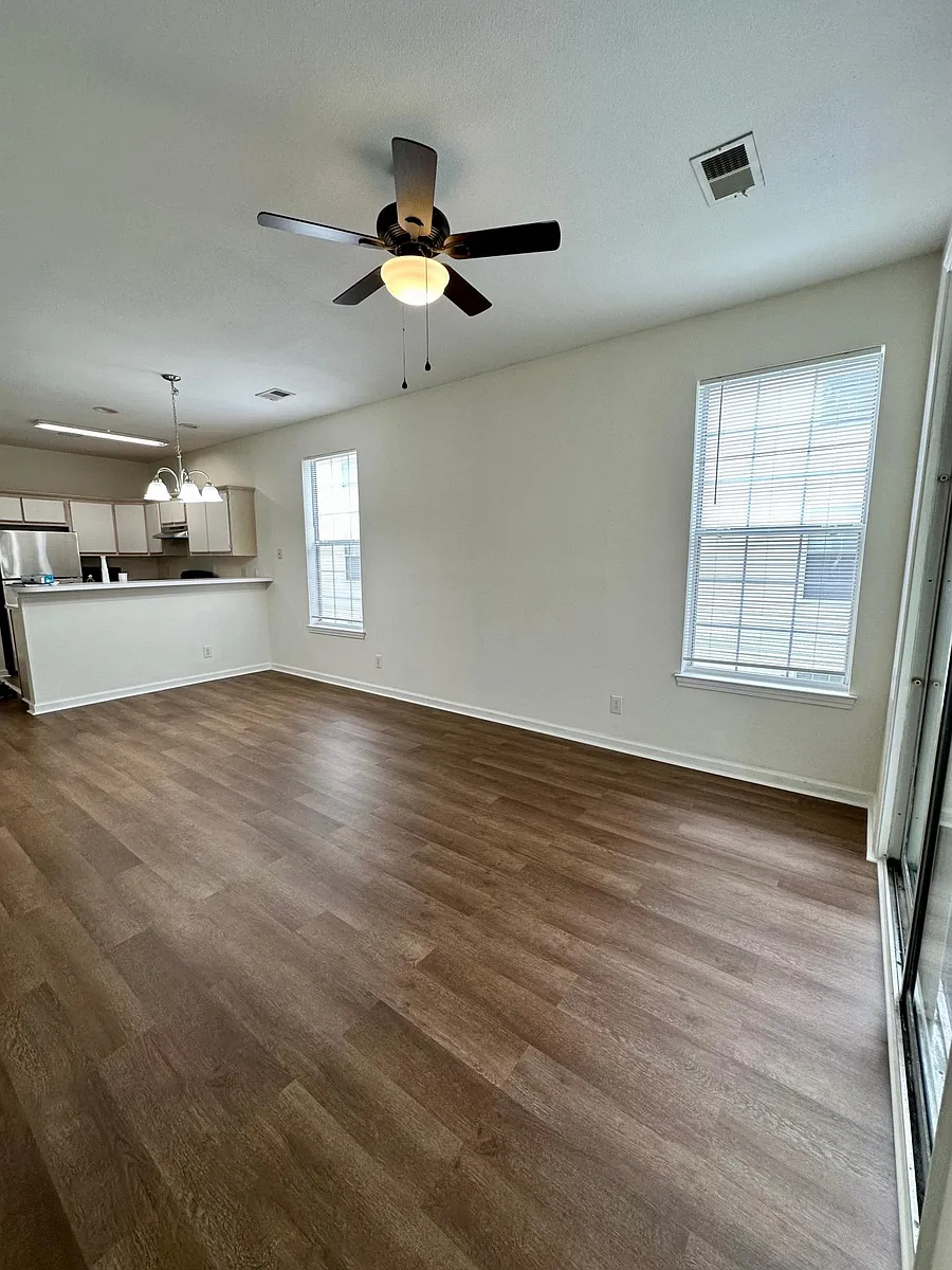 Building Photo - 1310 River Oaks Dr #2G