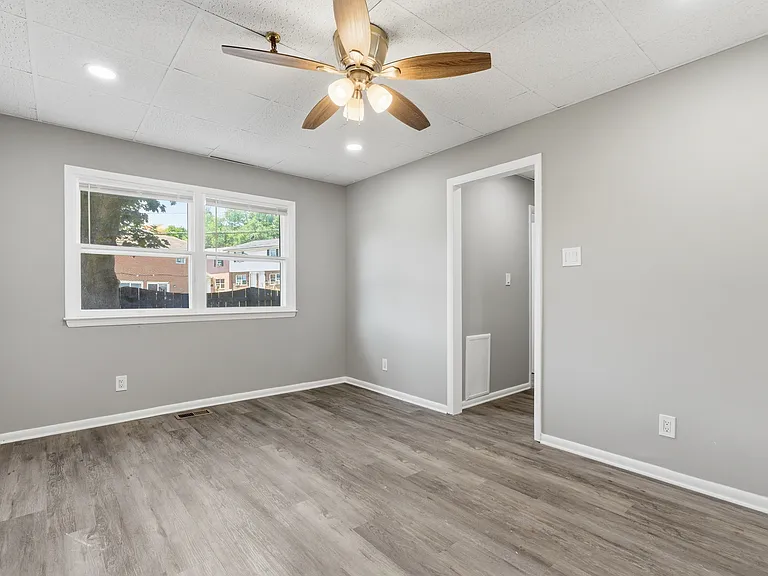1725 Henry Ave #101 — Photo 9