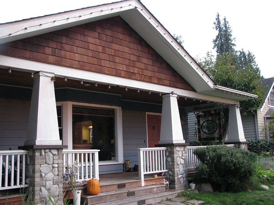 Covered, heated front porch 