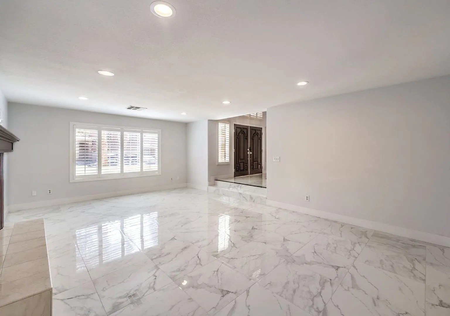 Stunning 7-Bedroom Home with Pool and Spa in Prime Las Vegas Location — Photo 4