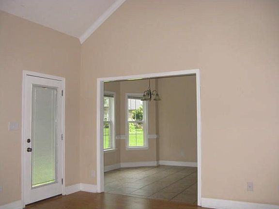 4th image of 1019 Thistlewood Dr #11