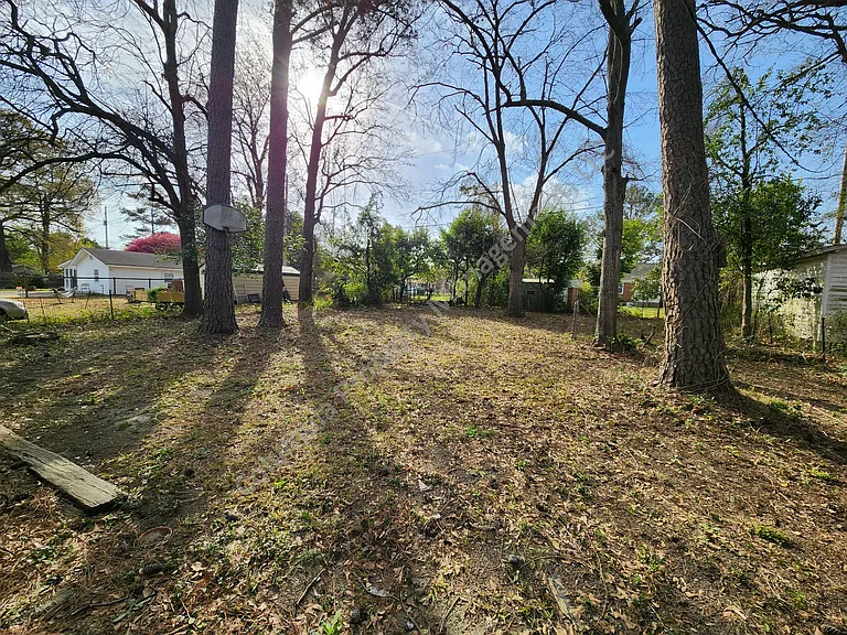 1305 Pine St — Photo 17