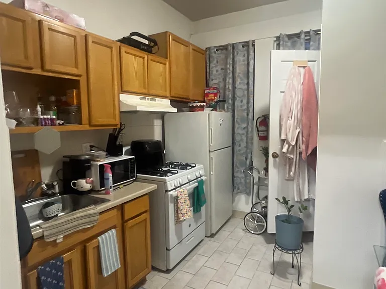 2518 Bergenline Ave — Photo 5