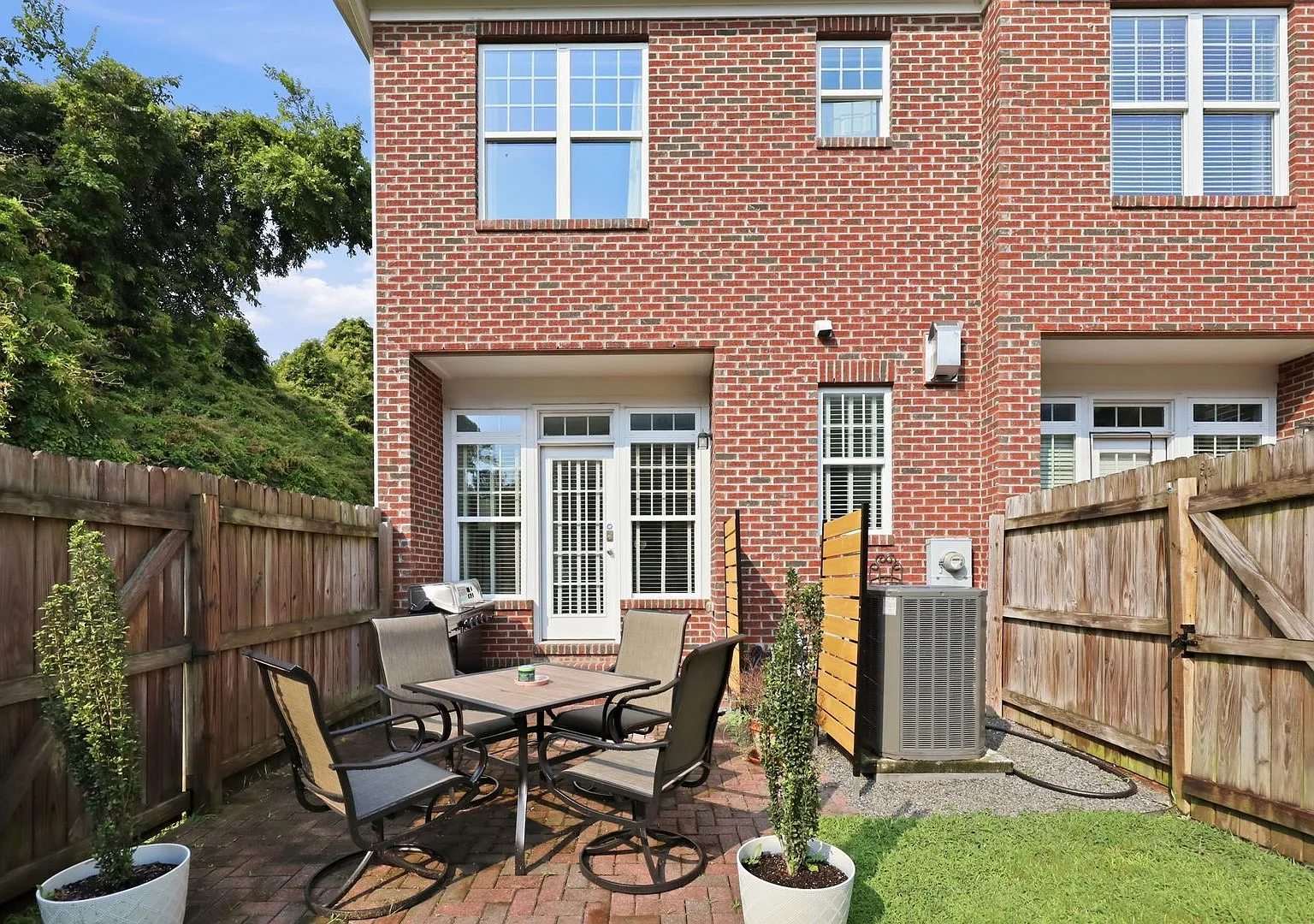 Fully Furnished Option Available | Modern End-Unit Townhome | Prime Raleigh Location — Photo 4