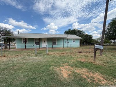 611 N Meerscheidt St, Dilley, TX, 78017