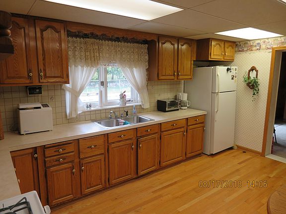 3rd image of 2141 Finsbury Ln NW