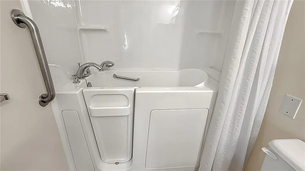 1 bed, 1.0 bath, 700 sqft, $2,495 — Photo 2