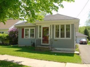 1017 S Baird St, Green Bay, WI 54301