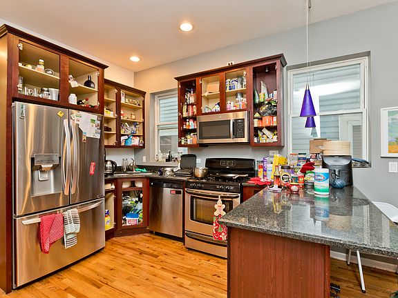 2nd image of 2439 W Homer St #1