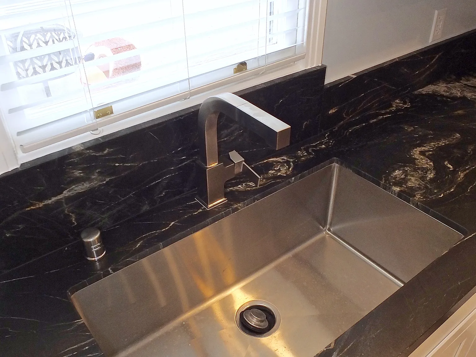 2 bed, 750 sqft, $2,750 — Photo 4