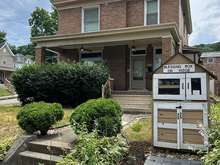 930 Ridge Ave — Photo 2