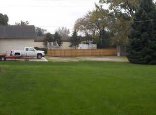 1138 Rathbone Ave, Aurora, IL 60506