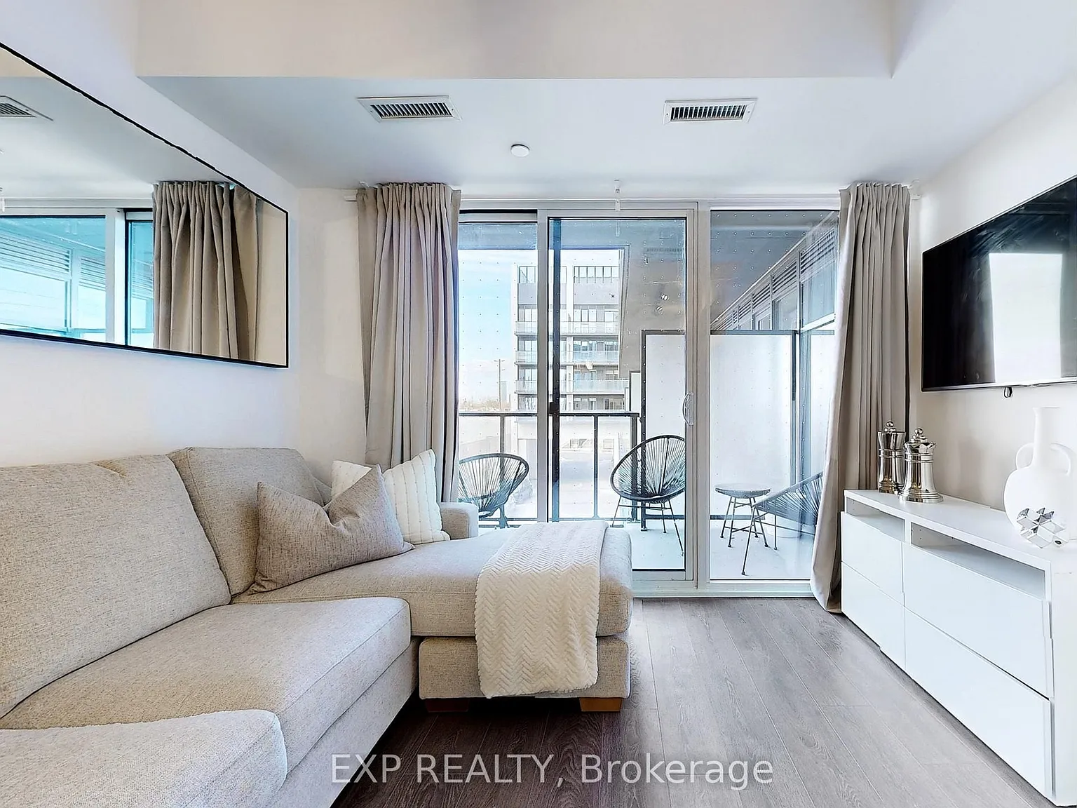 3 bed, $5,350 — Photo 3