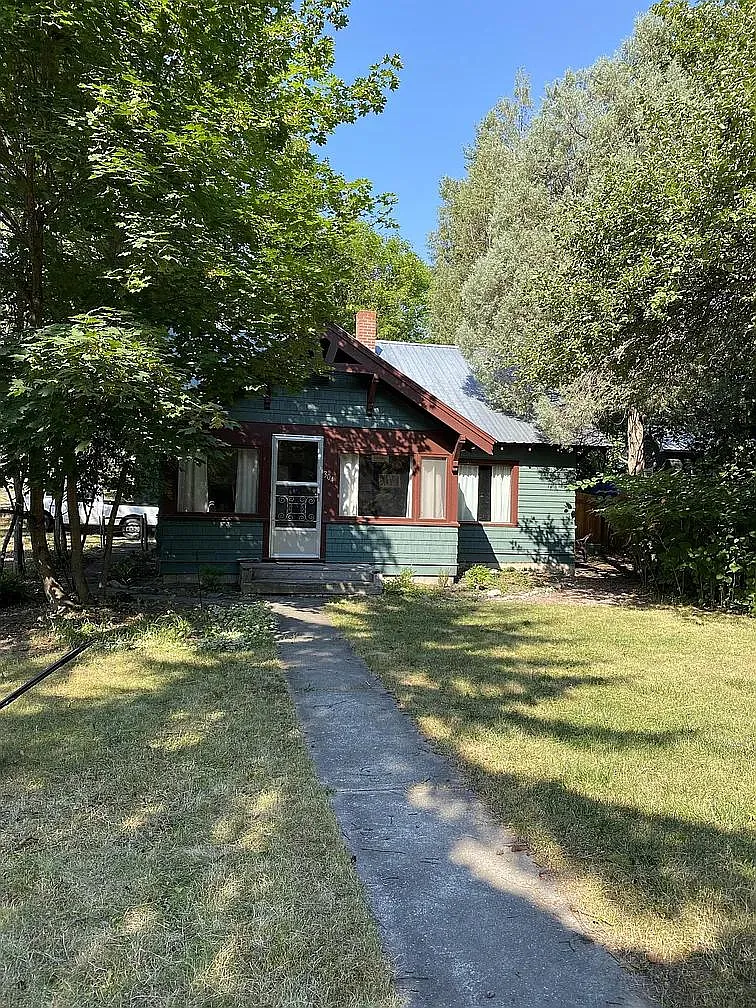 304 Dakota Ave — Photo 1