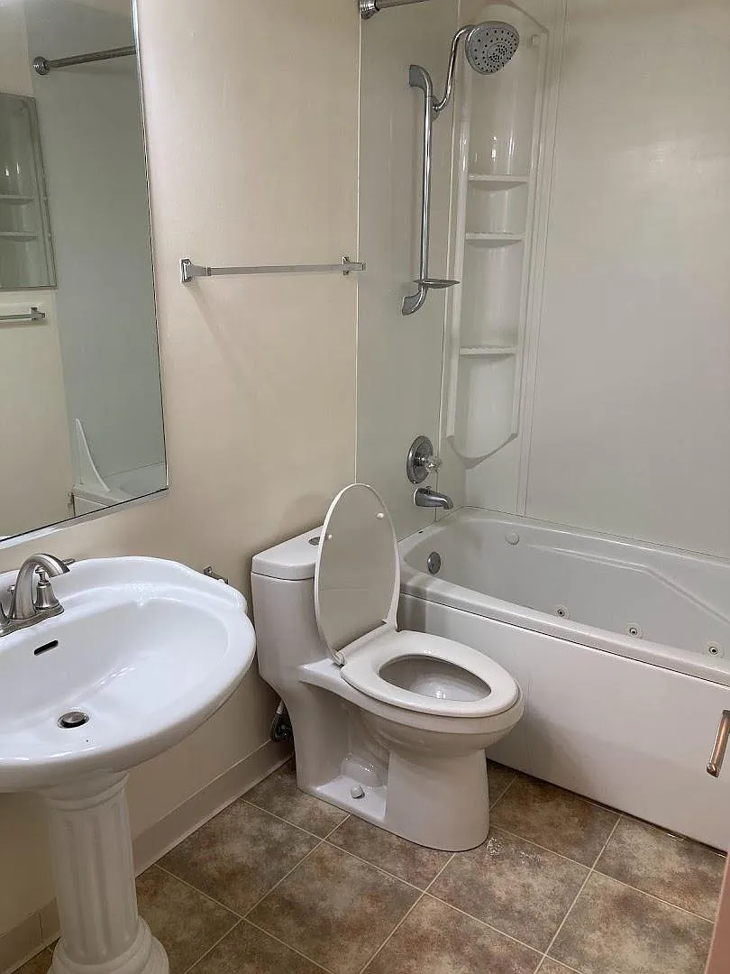 2 bed, 830 sqft, $1,400 — Photo 1