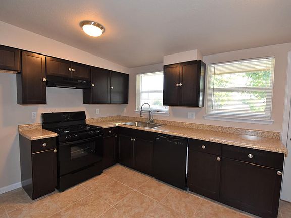 3rd image of 308 Bauxite Ave