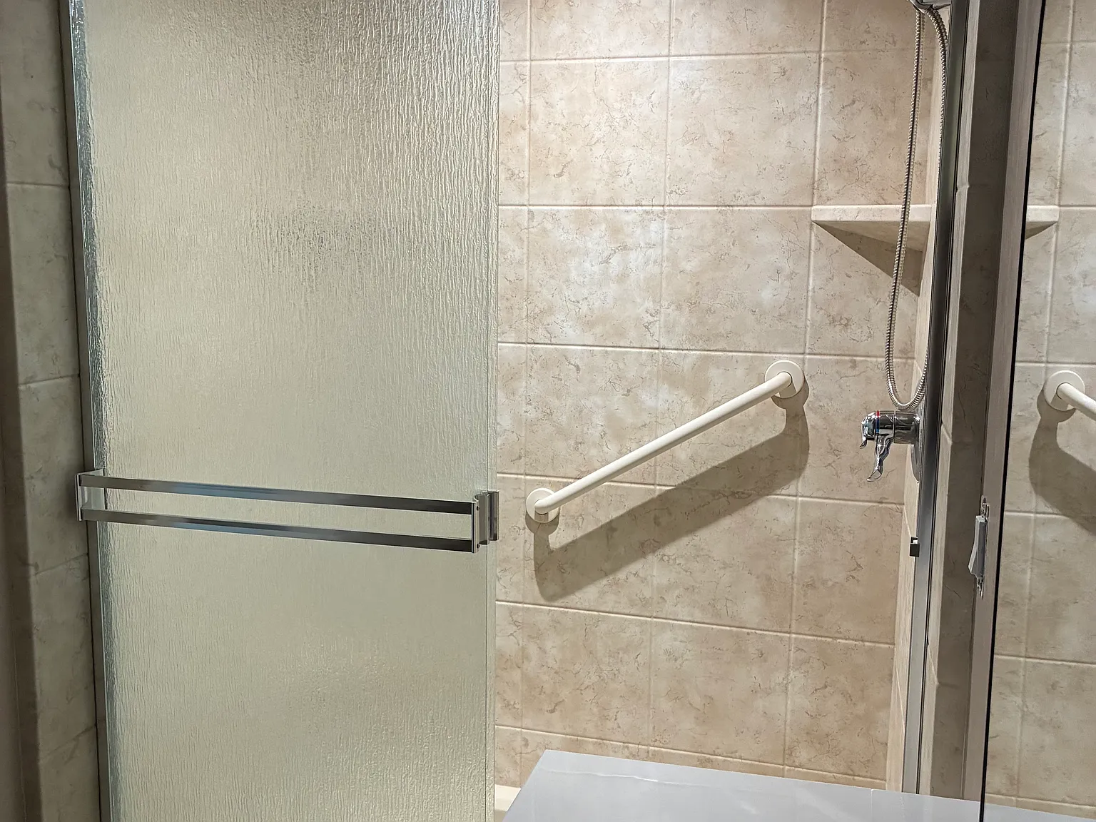 3 bed, 1622 sqft, $6,000 — Photo 3