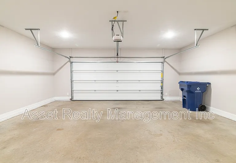 338 Broadberry Ave — Photo 10
