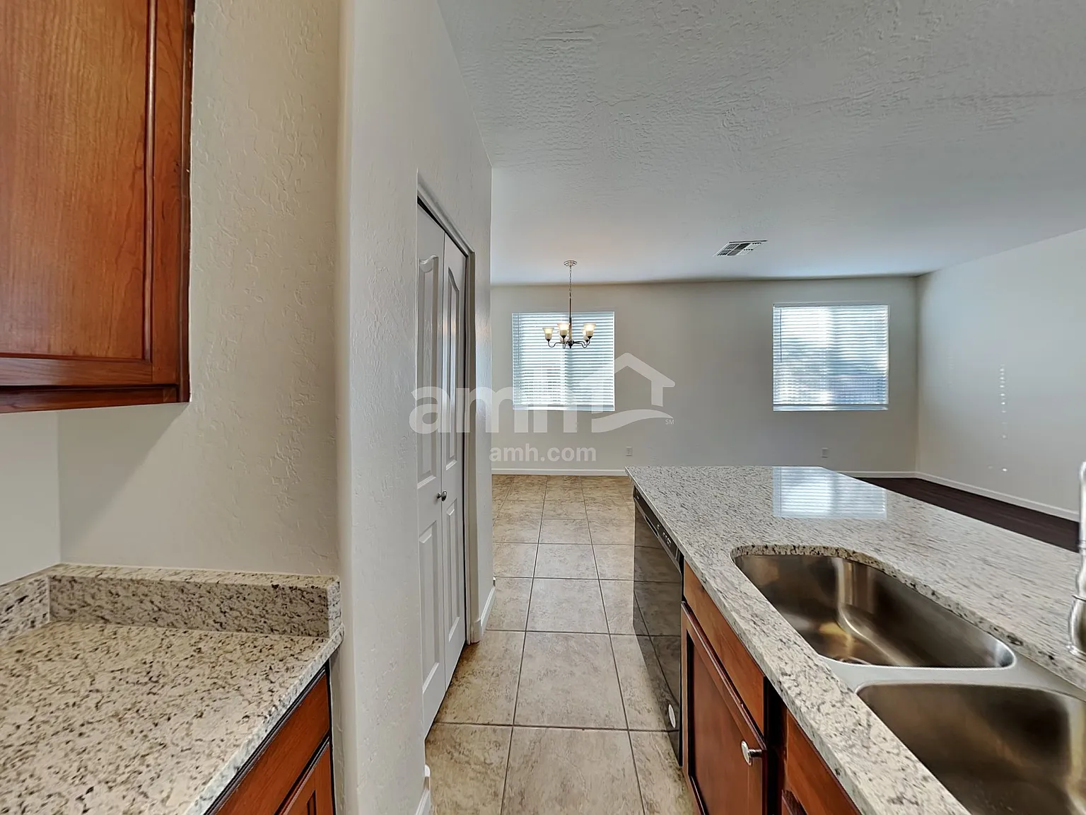 4 bed, 3.0 bath, 1596 sqft, $1,995 — Photo 4