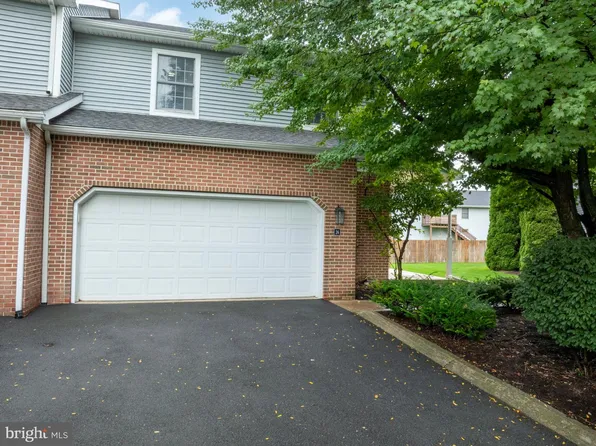 1460 Blue Course Dr APT 26, State College, PA 16801