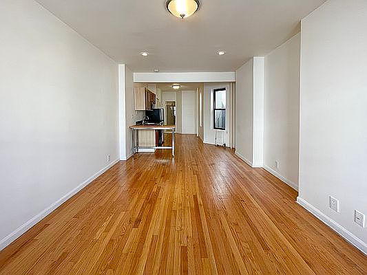 2nd image of 436 W 49th St APT 4FW