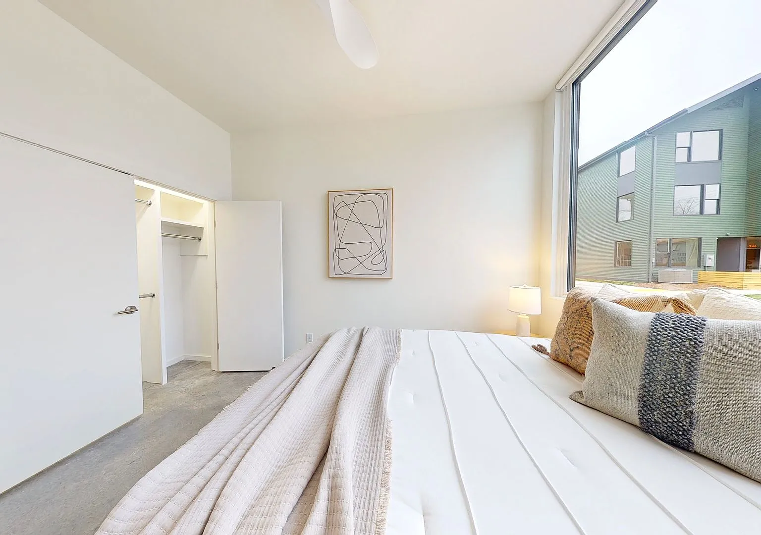 Private Room with Walk-In Closet Utilities & WiFi Included — Photo 2