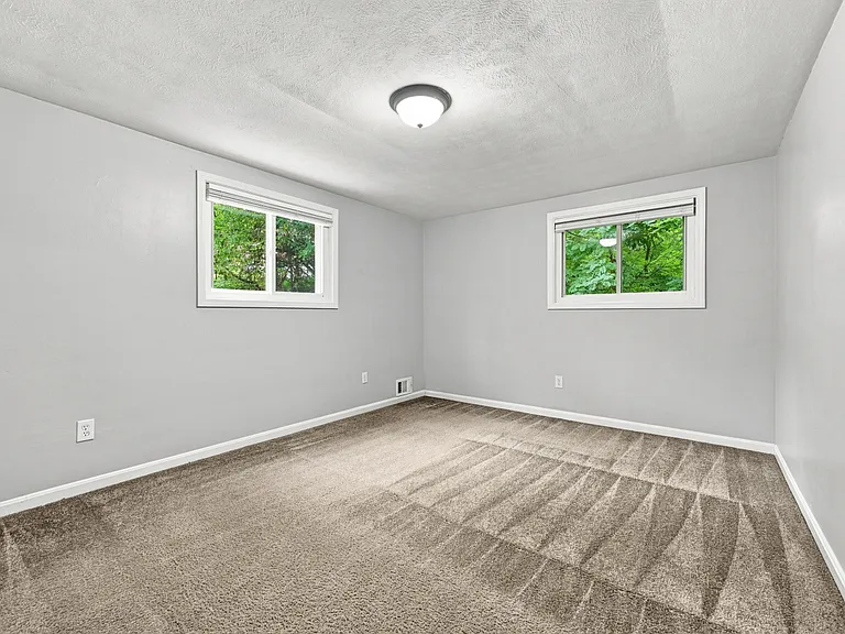56 Pointview Rd — Photo 21