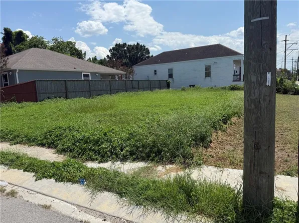 8634 Palmetto St, New Orleans, LA 70118
