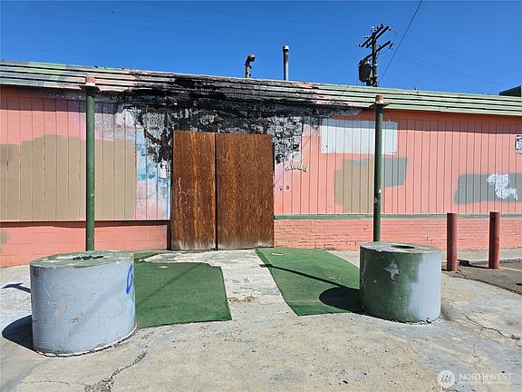 3rd image of 1026 N 1st Street