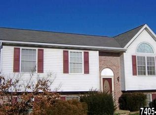 25 Mason Dixon Dr, Littlestown, PA 17340