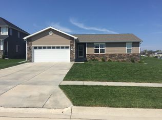 102 Park Drive Pl, Hickman, NE 68372