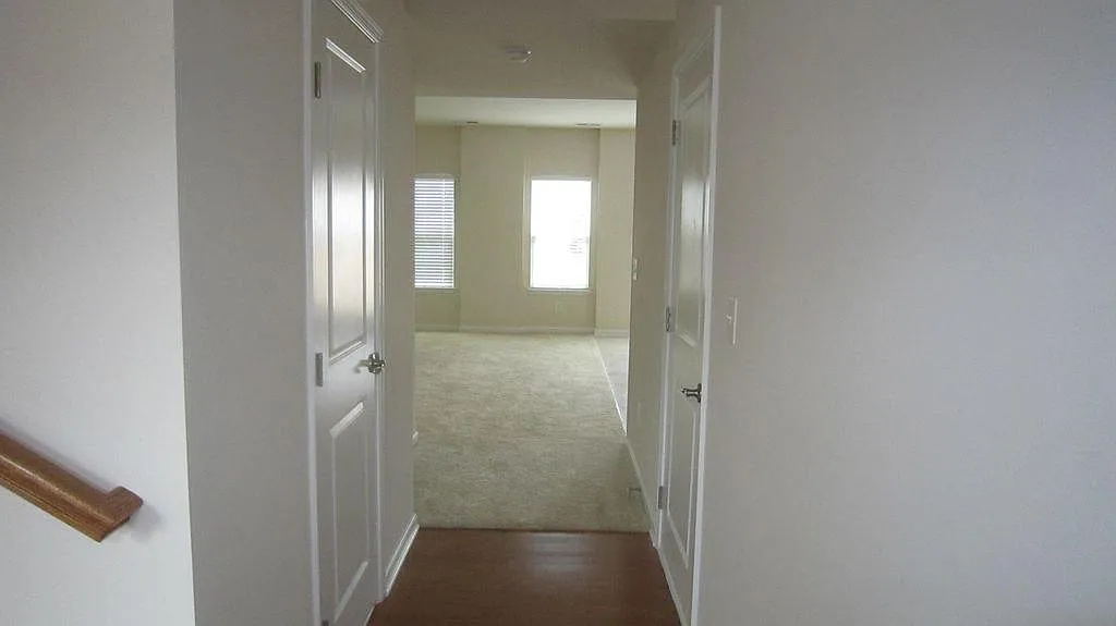 3 bed, 2.5 bath, 1517 sqft, $1,995 — Photo 2